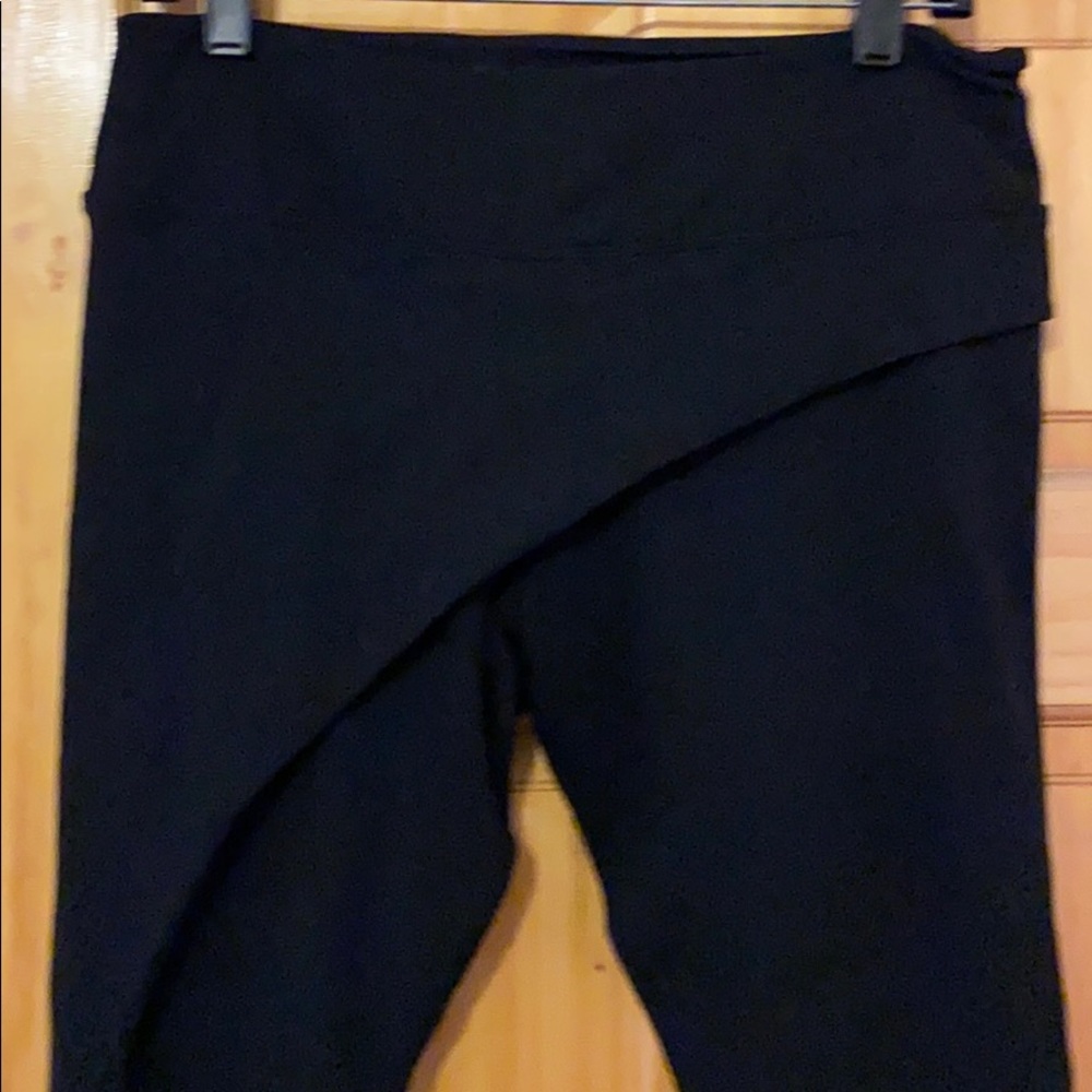 SoLow Unique Front  Design Yoga Pants NeverUsed